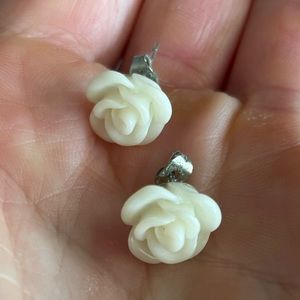Off white rose earrings